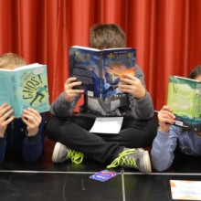 Schüler mit Büchern